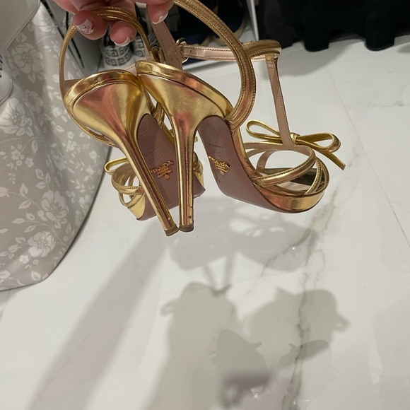 Used - Picture 2 of 3